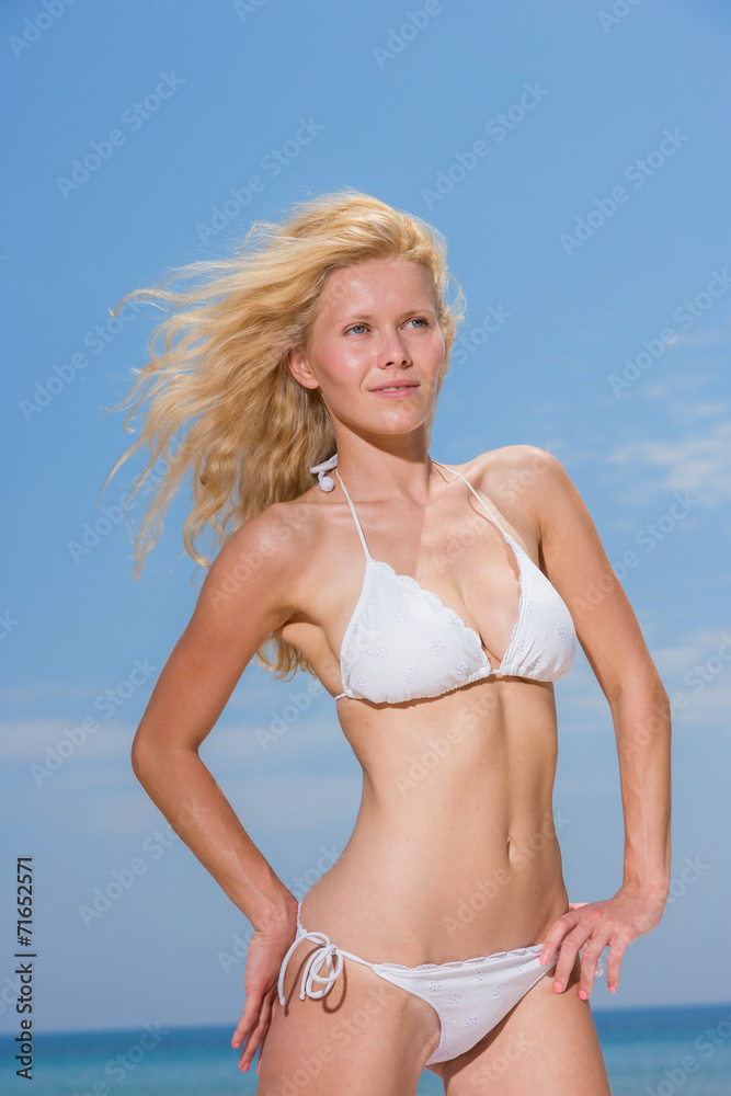BEAUTIFUL FIT BLONDE WOMAN AT THE BEACH