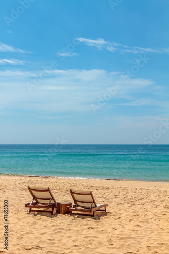 empty sunbeds on a gorgeous sandy beach © Netfalls