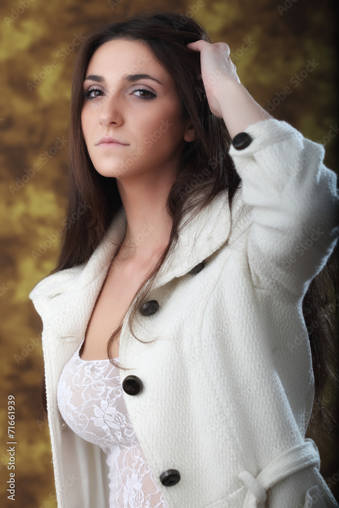 Ritratto di ragazza con giacca bianca Ritratto di ragazza con giacca bianca