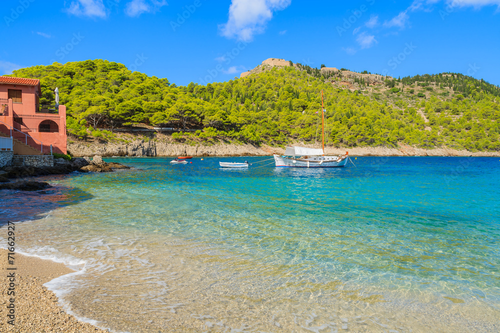 Obraz premium Widok na wioskę Assos i piękne morze, wyspę Kefalonia