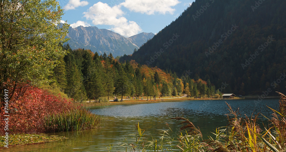 Naklejka premium Ferchensee im Herbst