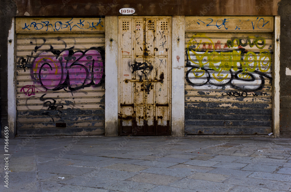 Graffiti box in Venice foto de Stock | Adobe Stock