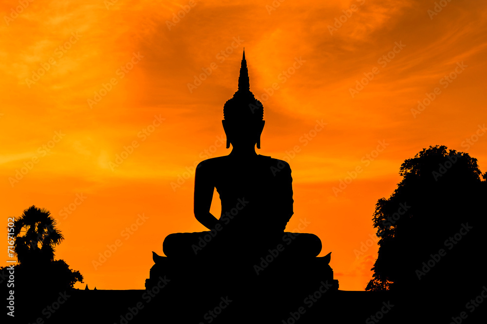 Obraz premium silhouette big buddha statue sitting on sunset