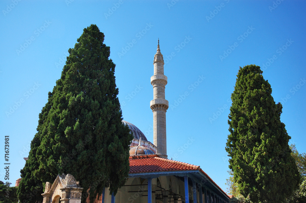 Минарет мечети Сулеймана в городе Родос