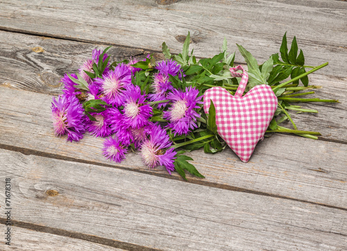 Fototapeta Naklejka Na Ścianę i Meble -  Bouquet of purple cornflowers and heart