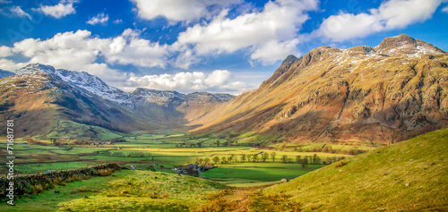 Cuadro en lienzo Langdale Pikes looking towards Bow Fell, The Lake District