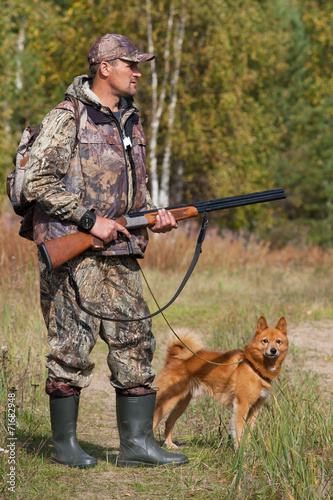 hunter with gun and dog