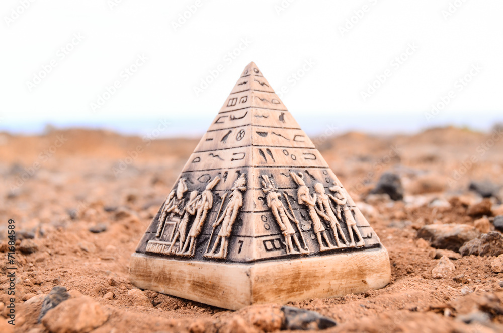 Obraz premium Egyptian Pyramid Model Miniature