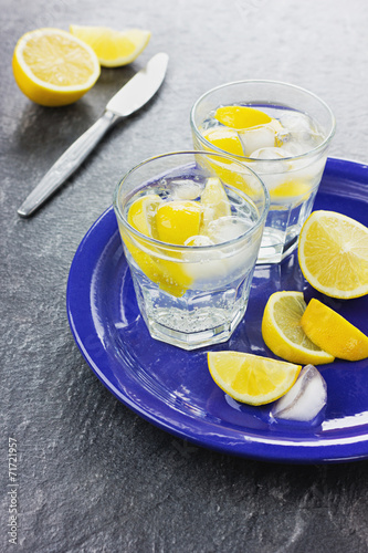 Water with lemons and ice