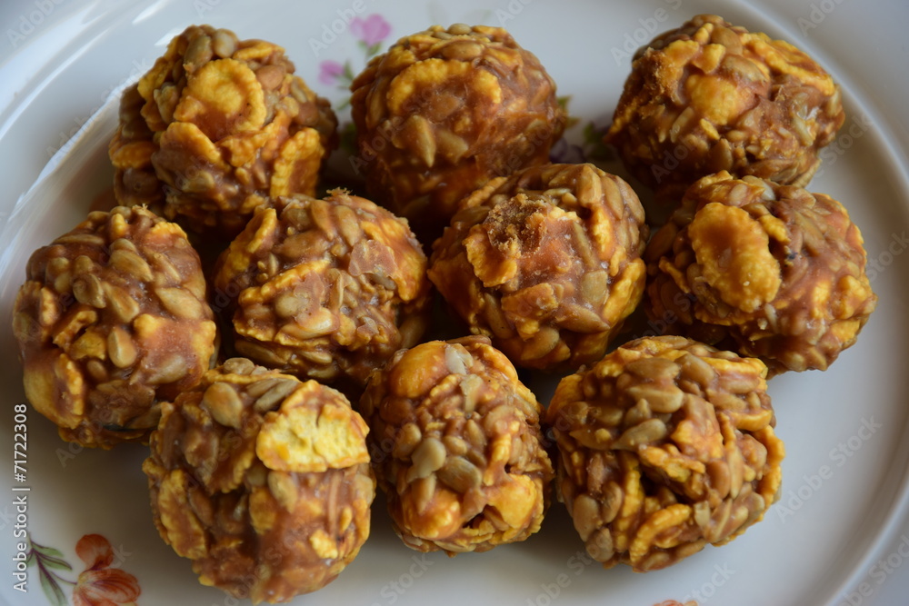 Round sweet specialities with flakes and caramel Round sweet specialities with flakes and caramel