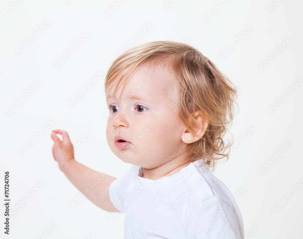 Portrait eines blonden kleinen Jungen Portrait eines blonden kleinen Jungen