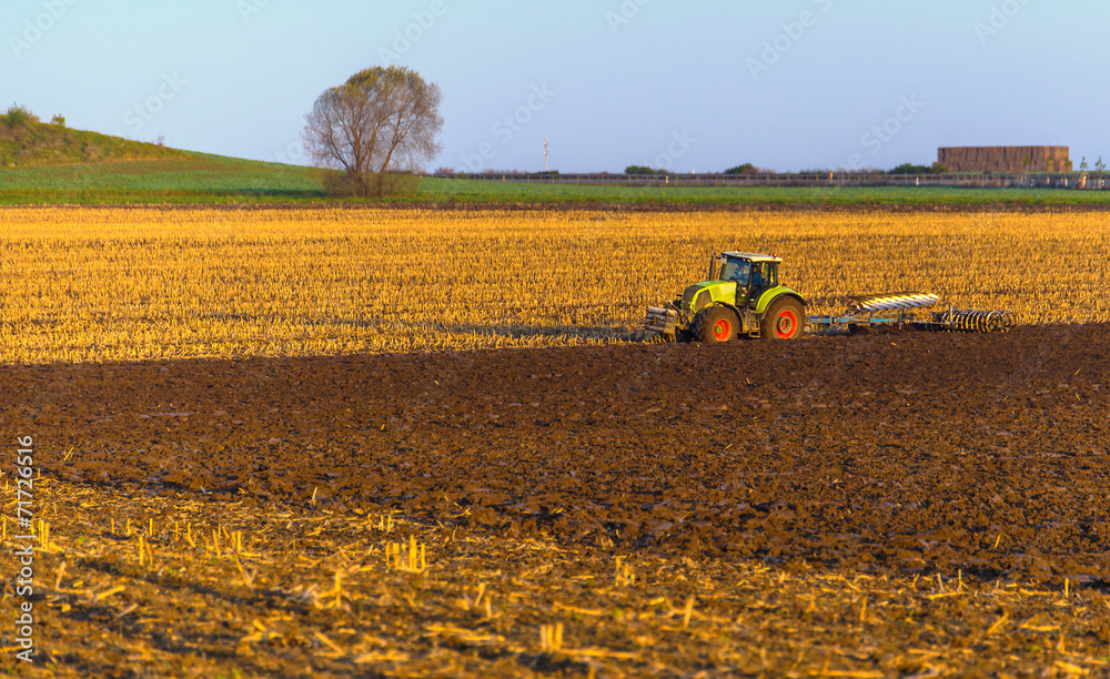 Obraz premium Pflügen