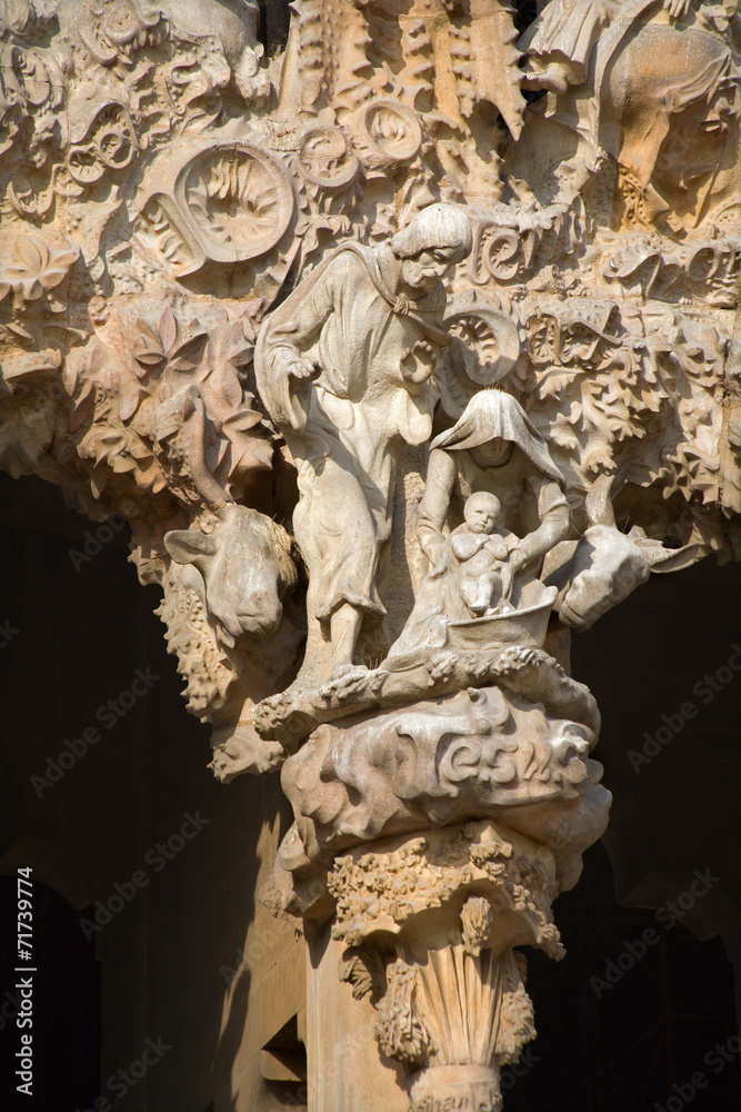 Fototapeta premium Barcelona - The holy Family sculpture on Sagrada la Familia