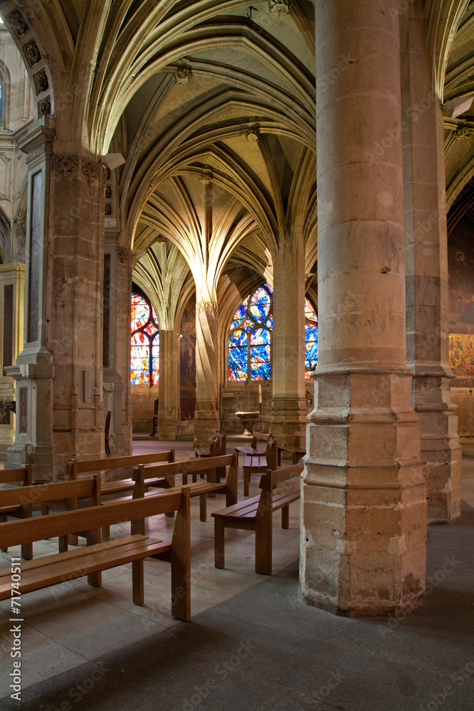 Fototapeta premium Paris - interior of Saint Severin gothic church