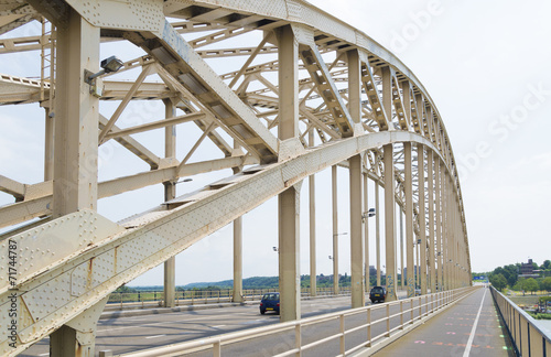 steel arch bridge