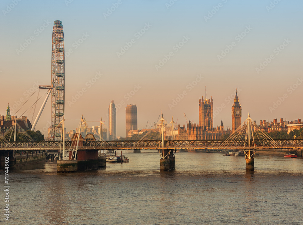 Naklejka premium London at dawn.