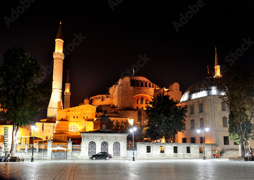 Istanbul, Turchia, moschea di Santa Sofia di notte photo