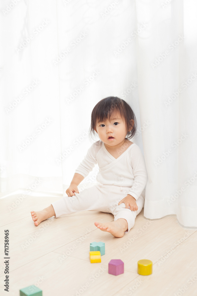 遊ぶ赤ちゃん 遊ぶ赤ちゃん
