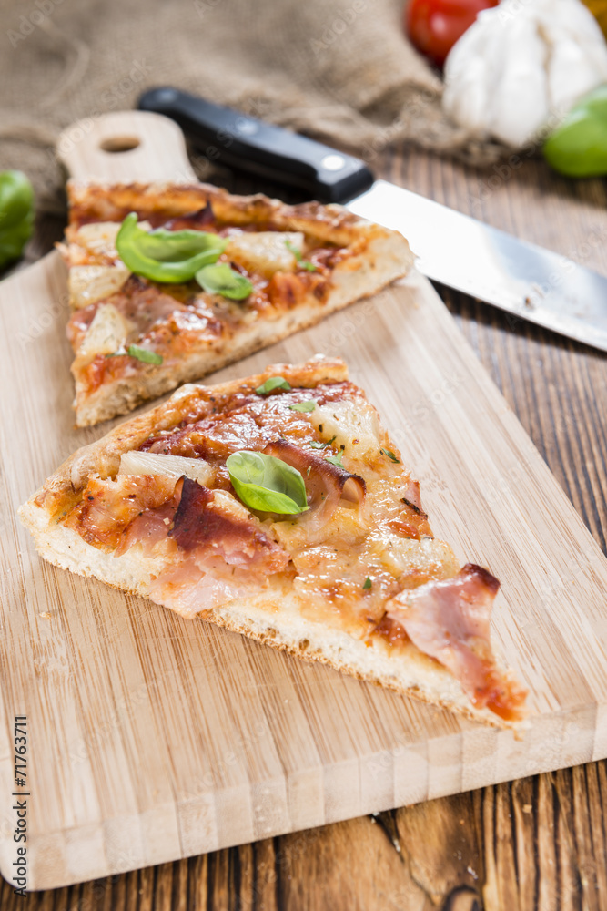 Ham and Pineapple Pizza Slices Ham and Pineapple Pizza Slices