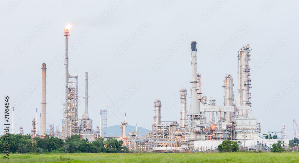 Obraz premium petrochemical industrial plant power station
