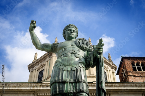 Milano, Statua di Costantino Imperatore a San Lorenzo photo