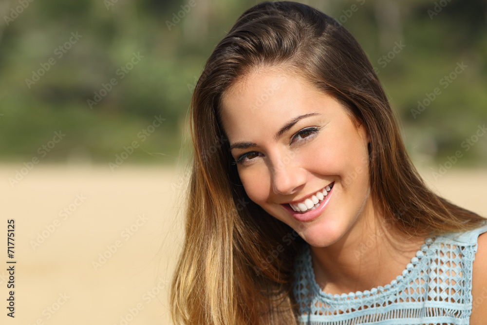 Woman with a white teeth smiling