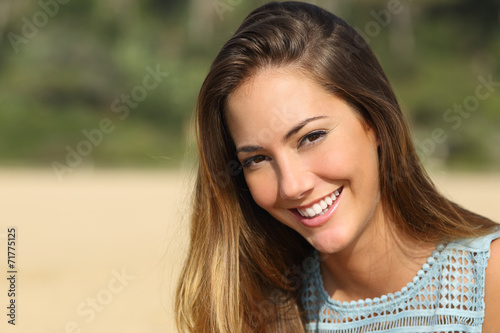 Woman with a white teeth smiling