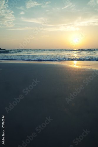 夕日と砂浜 © green