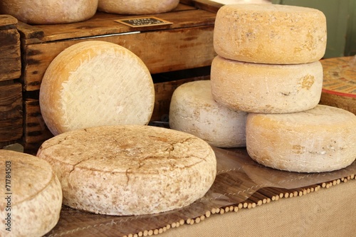 Tomme artisanale de chèvre  des pyrénées
