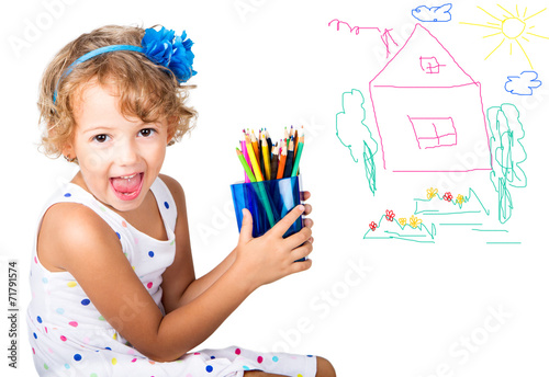 Bambina con le matite colorate photo