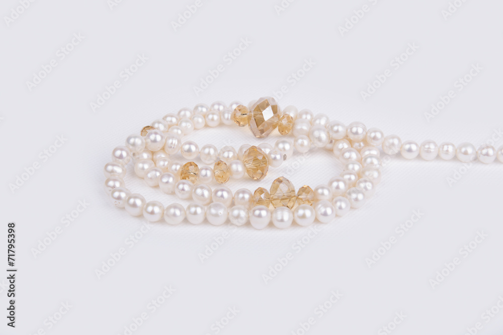 Beautiful pearls in a studio (background, wallpaper) Beautiful pearls in a studio (background, wallpaper)