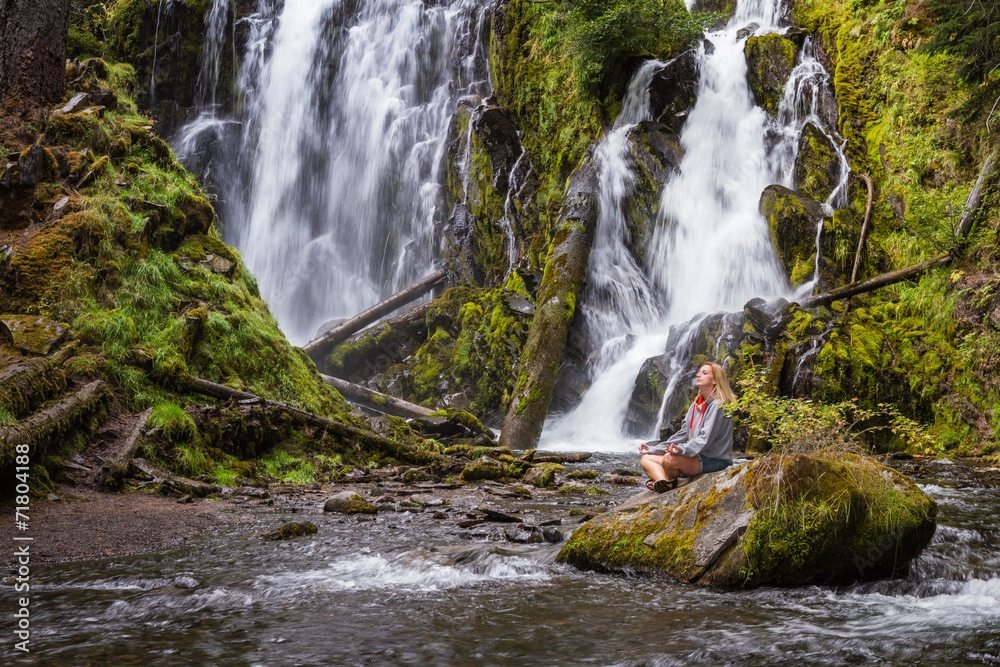 Fototapeta premium beautiful waterfall in Oregon