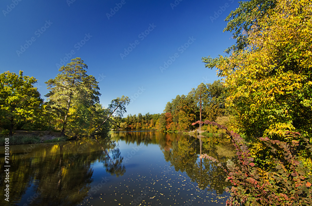 Fototapeta premium Autumn lake