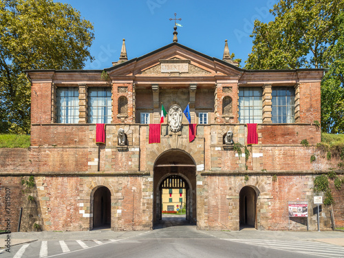 Photos Porta San Pietro in Lucca - Gate to old city