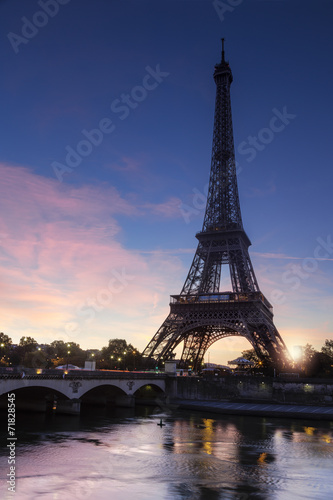 Eiffel Tower Paris France © PUNTOSTUDIOFOTO Lda