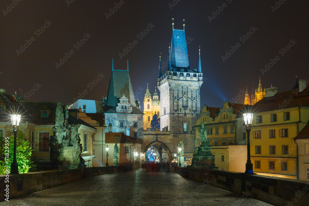 Fototapeta premium Charles Bridge in Prague (Czech Republic) at night lighting