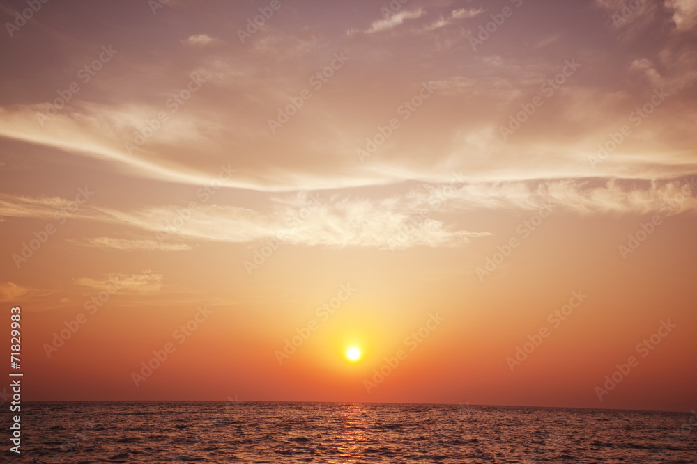 夕日と海