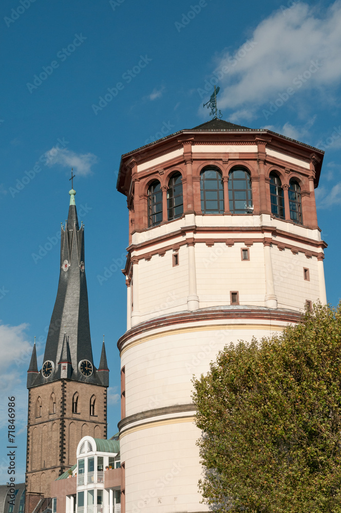 Sankt Lambertus Kirche und Schifffahrtmuseum in Düsseldorf Sankt Lambertus Kirche und Schifffahrtmuseum in Düsseldorf