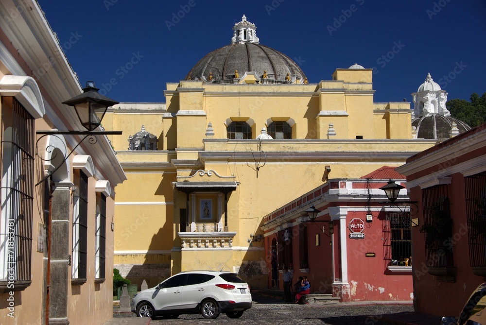 Naklejka premium Rue à Antigua, Guatemala