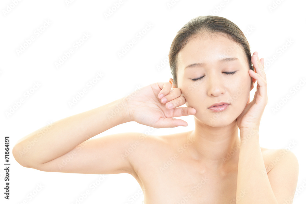 寛ぐ女性
