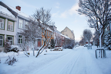 Fototapete Europa Winterliche Straße in Trondheim Norwegen  © Olga Miltsova