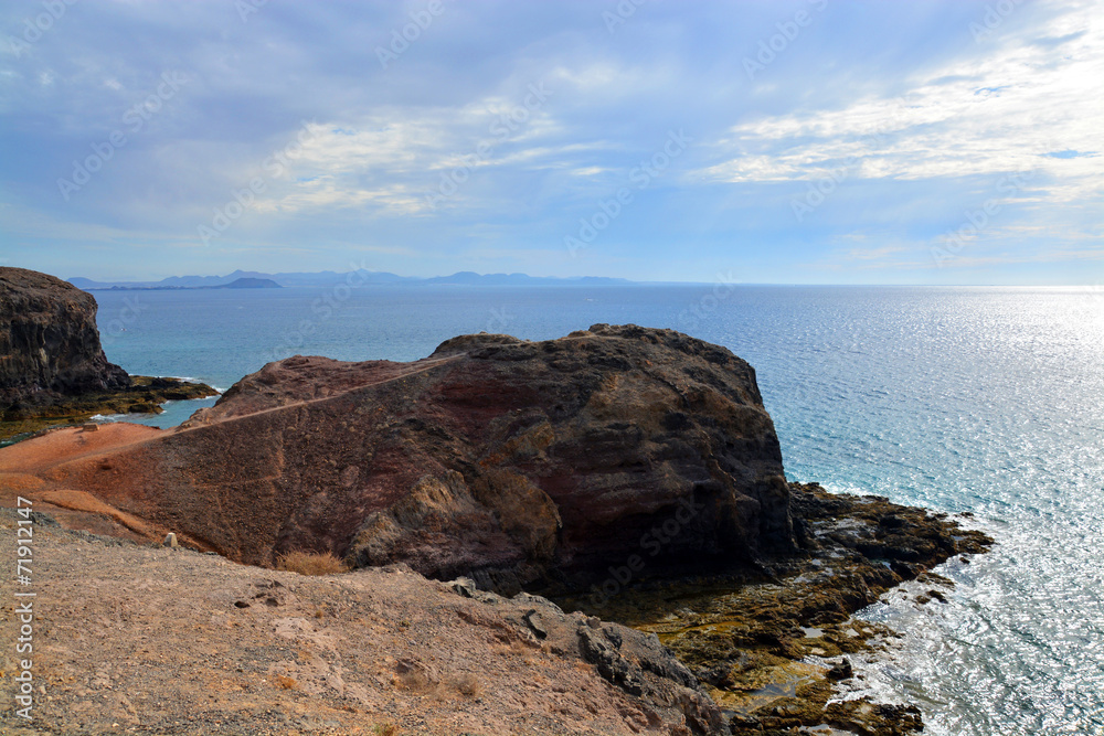 Panorámica desde un acantilado en Lanzarote Panorámica desde un acantilado en Lanzarote