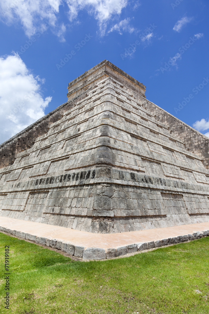 Ancient Maya pyramid, Chichen Itza Mexico Ancient Maya pyramid, Chichen Itza Mexico