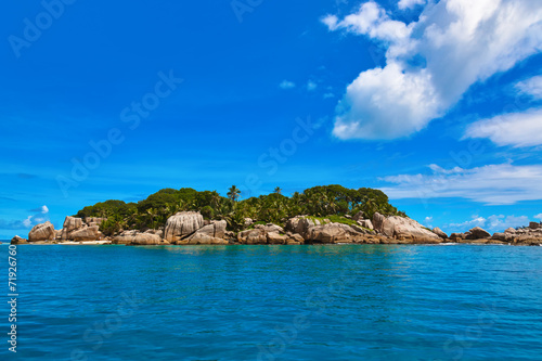 Tropical island at Seychelles © Nikolai Sorokin