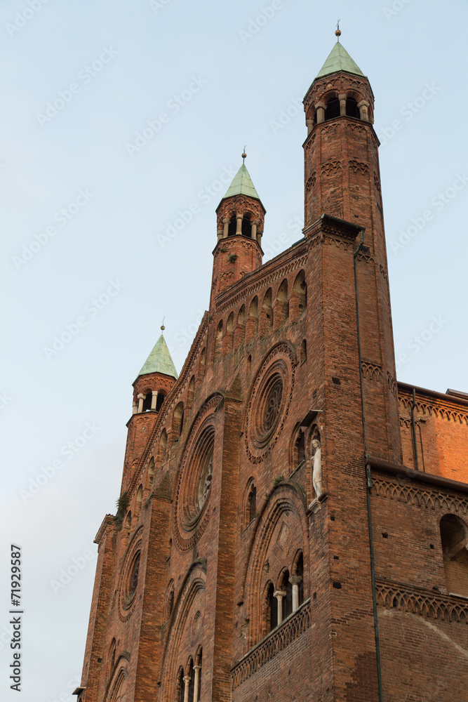 the majestic cathedral that you can visit in the city of cremona
