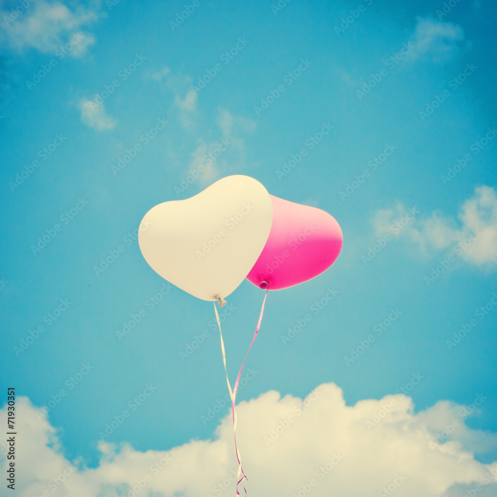 Obraz premium Heart shaped balloons in flight 