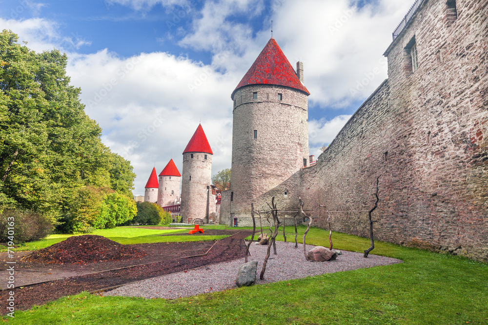 Medieval towers - part of the city wall. Tallinn, Estonia - obrazy, fototapety, plakaty 