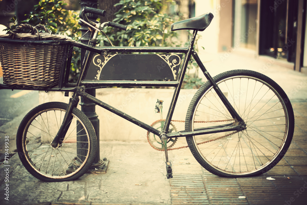 Obraz premium Vintage bicycle with basket