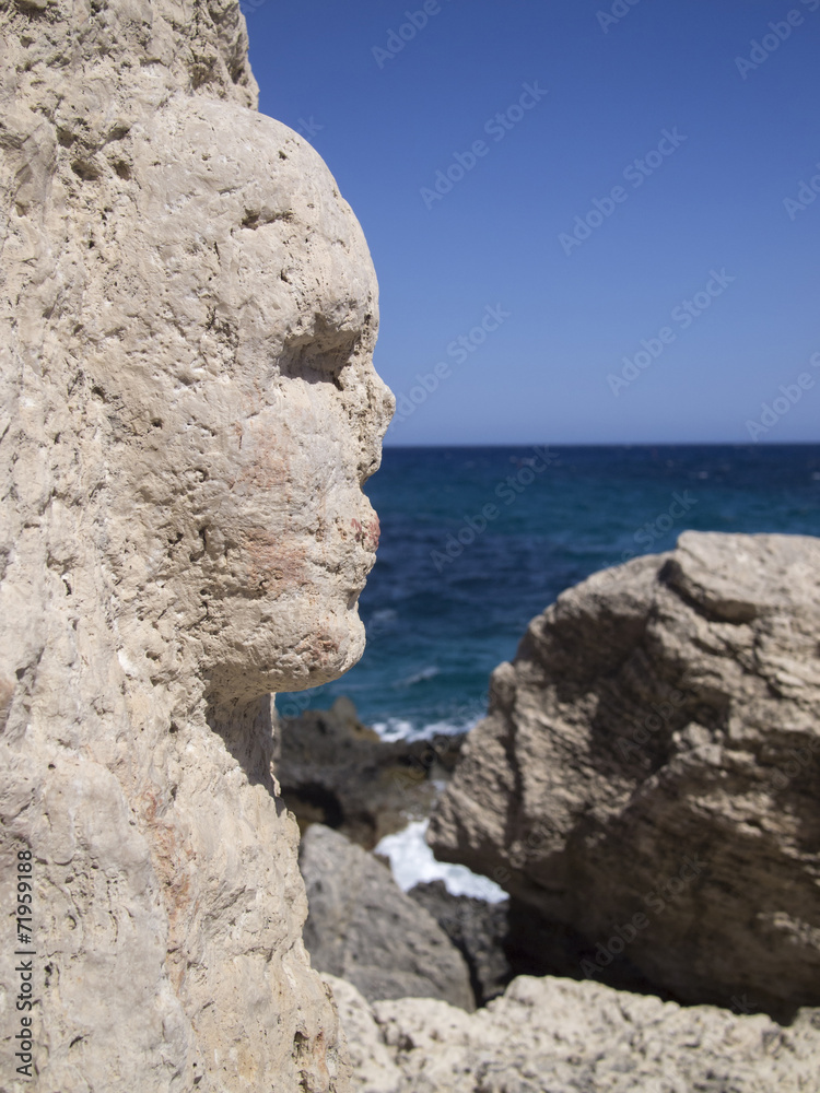 Face sculpted on a rock