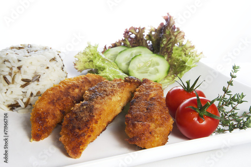 Canvas Print Hähnchenbrustfilet mit Salat und Reis